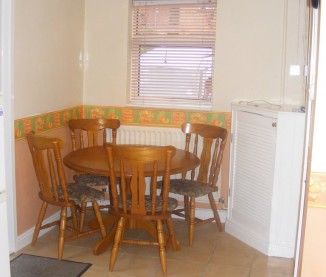 3 bed semi, furnished, close to campus, v.good decor. all bills inc - Photo 6