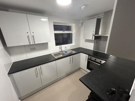 1 bedroom in a house share to rent - Photo 2