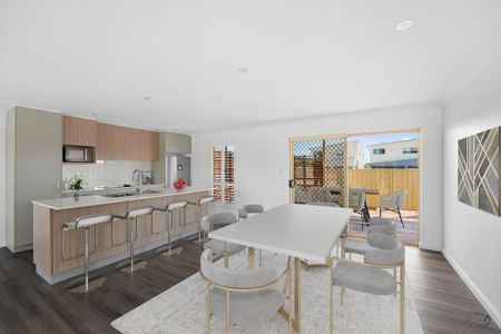 Modern Comfort Meets Entertainer's Delight: Stylish 3-Bedroom - Photo 3