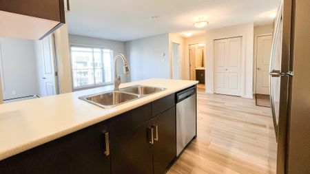 Modern 2 Bed, 2 Bath Condo In Vibrant Windermere - Photo 3