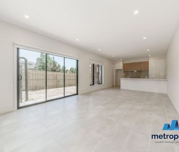 1/3 Churchill Avenue, CHADSTONE, VIC - Photo 6