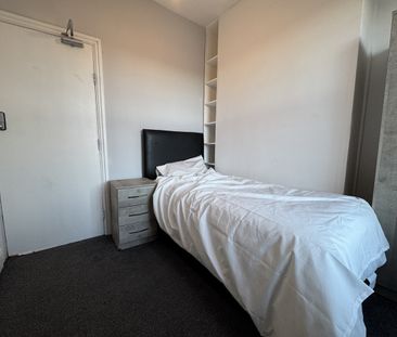 Room in a Shared House, Avon Street, B11 - Photo 5