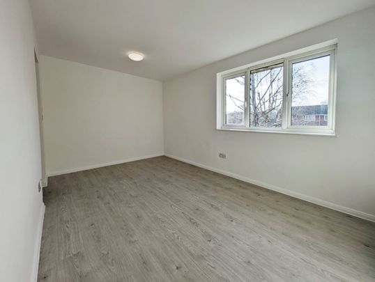 studio to rent Stour Close, West End, Southampton, SO18 - Photo 1