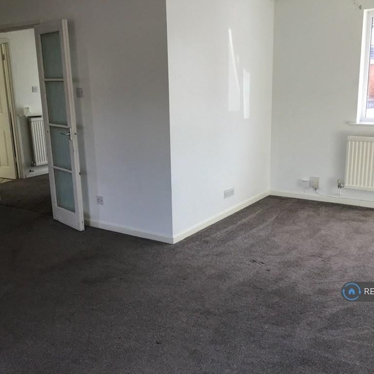 4 bedroom detached house to rent - Photo 1