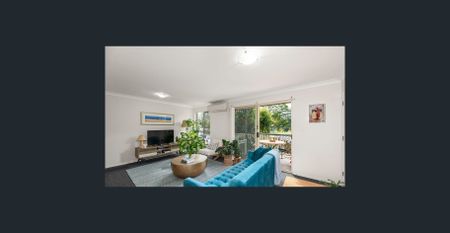 3-Bedroom Townhouse with Balcony & Courtyard – Sherwood - Photo 2