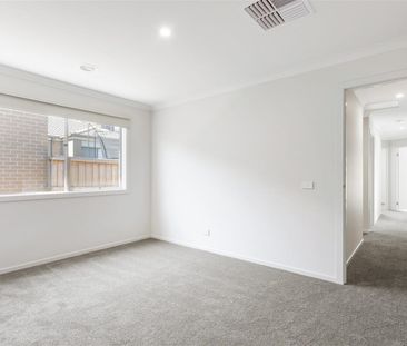 STUNNING 4 BED HOME - Photo 4