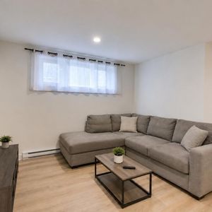 Appartement Saint-Zotique À Louer - Photo 2