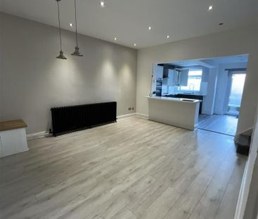 3 bedroom semi-detached house to rent - Photo 3