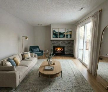 Stunning Contemporary Townhouse — 2 Bedrooms Townhouse - Photo 1