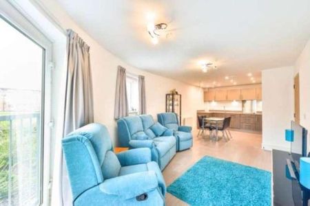 Bowling Green Close, Bletchley, MK2 - Photo 2