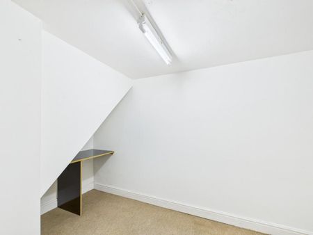 3 bedroom flat to rent - Photo 2