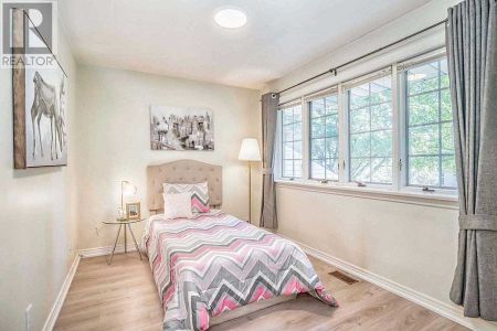 For Lease - 14 Strathroy Crescent, Markham, Ontario - Photo 4