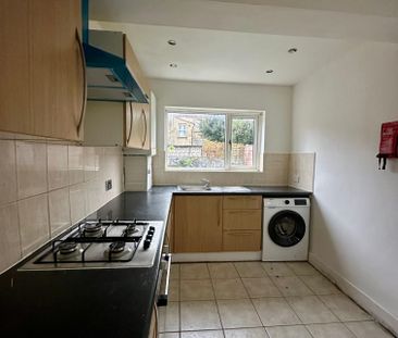 House in Enfield - Photo 6