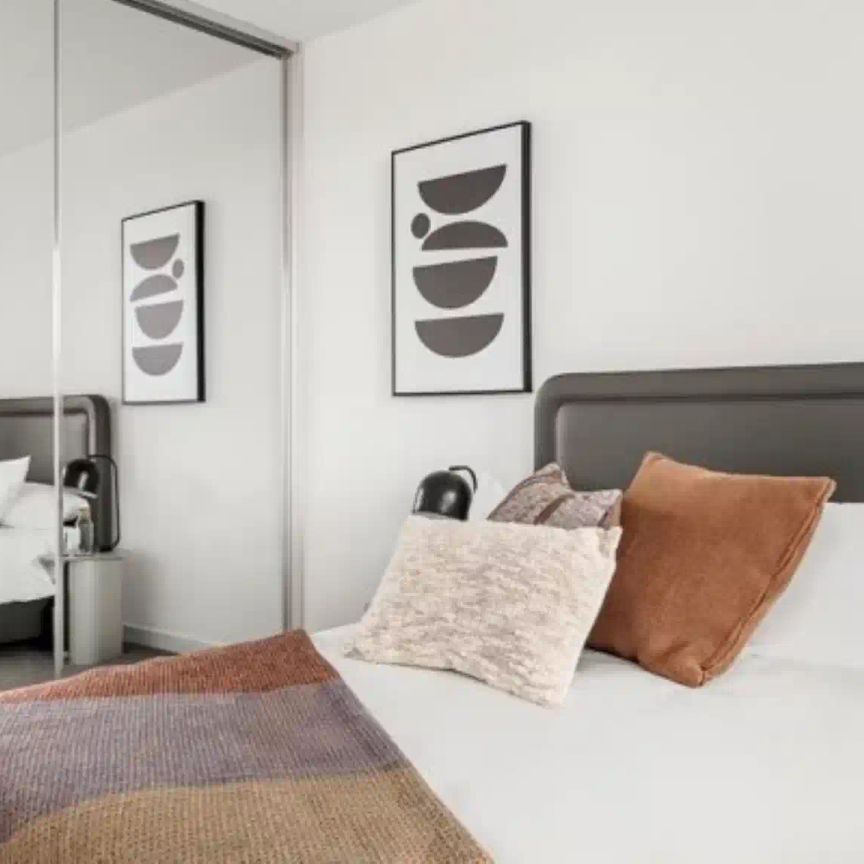 2 Bed 2 Bath with Study - Furnished - Photo 2