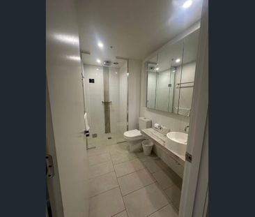 Stunning One-Bedroom Apartment in the Heart of Melbourne CBD - Photo 4