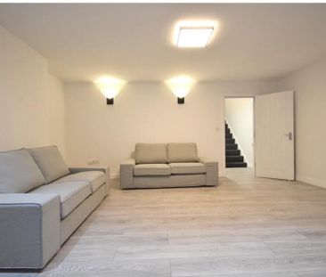 3 bedroom flat to rent - Photo 5