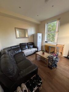 2 Broomfield View, Leeds, LS6 3DH - Photo 3