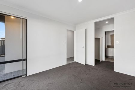 5 bedroom home in Quiet Coastal Pocket - Photo 5