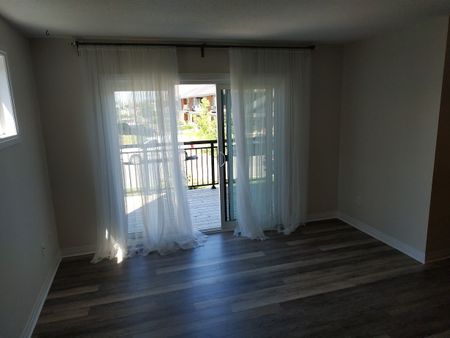 For Lease - 440 Via Verona Avenue Unit# D, Barrhaven, Ontario - Photo 2