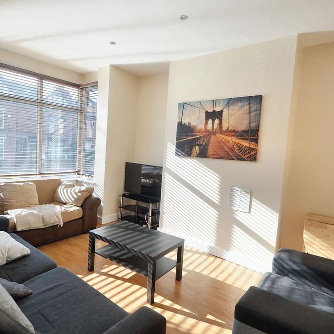 6 bedroom terraced house to rent - Photo 1