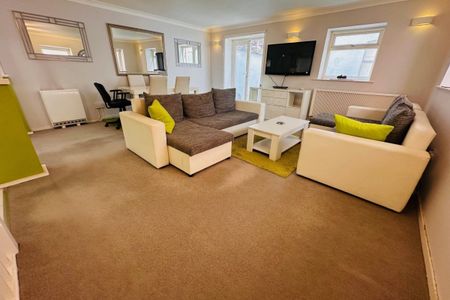 Old Christchurch Road - Photo 2