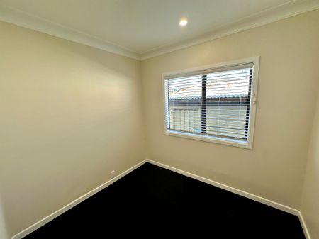 Renovated Three Bedroom - Photo 4