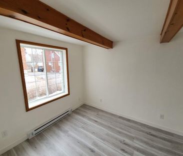 Maison abordable à louer – 3 chambres face à l’eau à Valleyfield - Photo 4