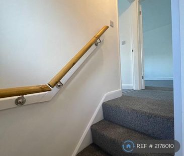 3 bedroom end of terrace house to rent - Photo 6