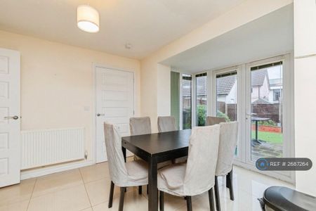 4 bedroom detached house to rent - Photo 4