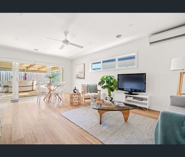 Full of Extras! - Photo 6