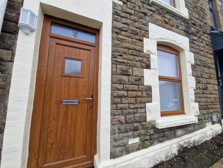 3 bedroom terraced house to rent - Photo 2