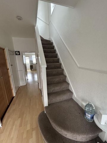 6 bedroom end of terrace house to rent - Photo 2