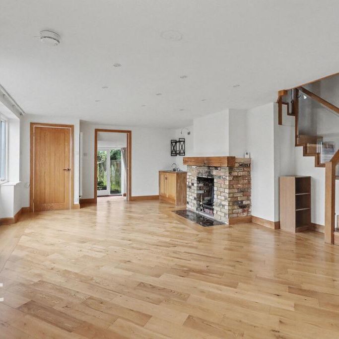 5 bedroom character property to rent - Photo 1