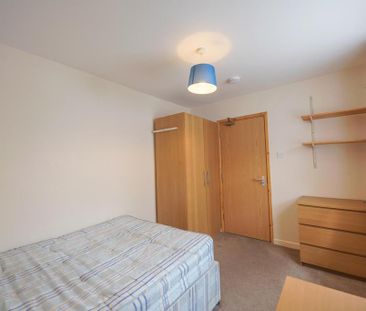 6 bedroom terraced house to rent - Photo 4