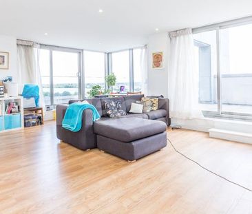 Penthouse 2 bedroom 2 bathroom with terrace - Photo 2