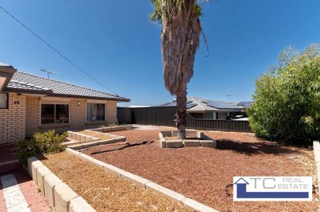 “Beautiful family home with pool” - Photo 2