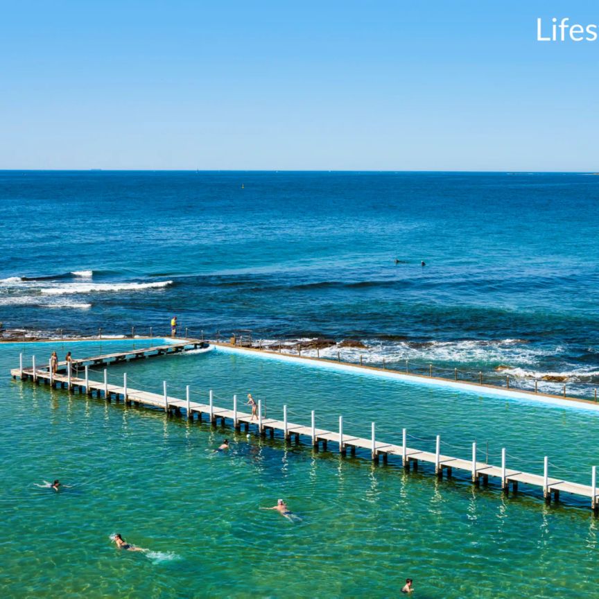 Light-Filled Lifestyle Apartment in a Prime Coastal Location - Photo 1