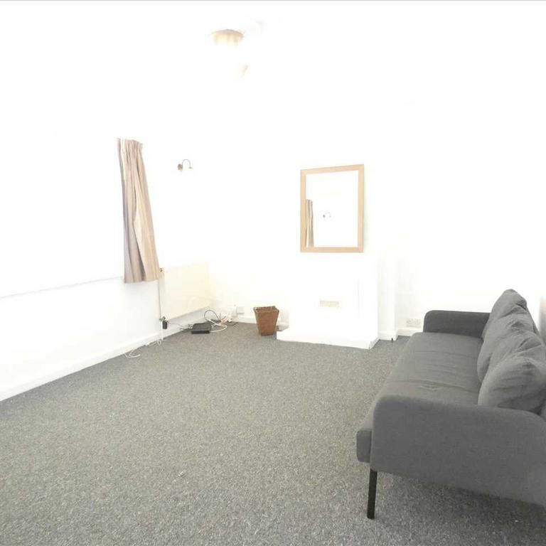 5 bedroom bungalow to rent - Photo 1