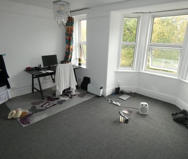1 bed Apartment - To Let - Photo 6
