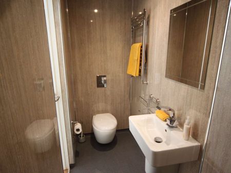 High Specification En-Suite Student Accommodation - A female house with all rooms having en-suites - Photo 2