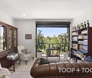 Executive Terrace-style Town Home on 3 levels overlooking the wetlands - Photo 3