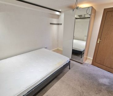 3 Bed Flat, Morden Road, SW19 - Photo 6