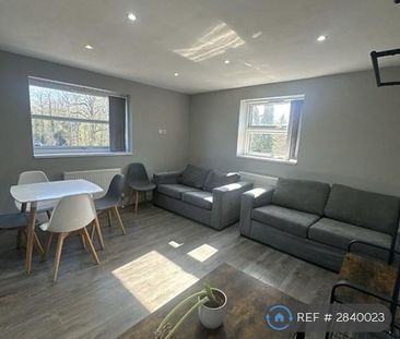 3 bedroom flat to rent - Photo 2
