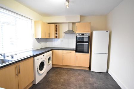 3 bedroom flat to rent - Photo 5