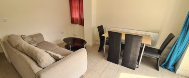 4 bedroom semi-detached house to rent - Photo 1