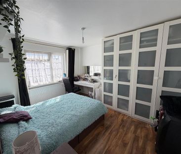 4 bedroom terraced house to rent - Photo 4