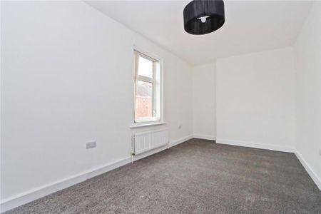 2 bedroom end of terrace house to rent - Photo 3