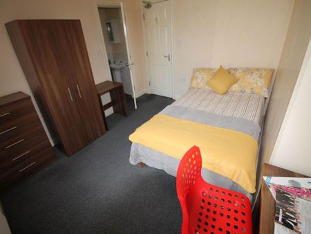 4 bedroom apartment to rent - Photo 5