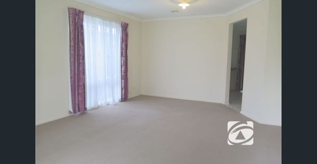 COSY THREE BEDROOM HOME! - Photo 1
