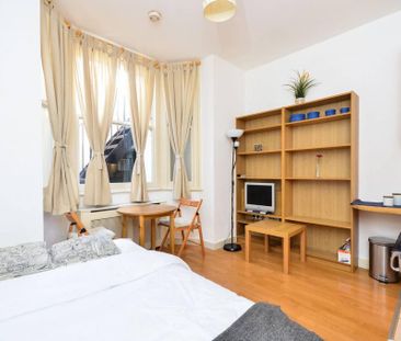 Flat 10 Fairholme Road, West Kensington W14 9JZ - Photo 3